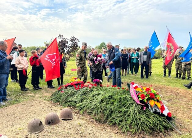 Церемония перезахоронения останков воинов, погибших в боях в годы ВОВ в д.Добрино