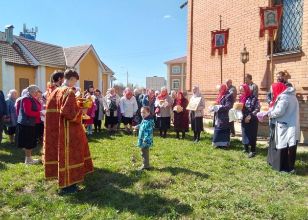 Светлая Седмица в храмах благочиния