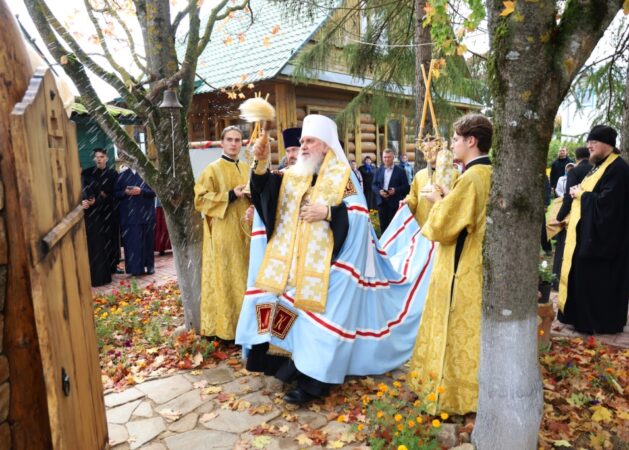 Глава Калужской митрополии совершил освящение часовни в честь преподобного Тихона Калужского
