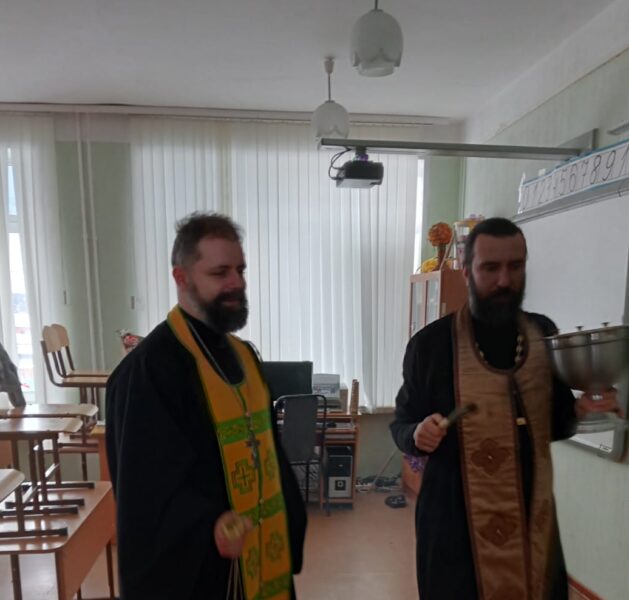 В г. Балабаново освятили школу №3