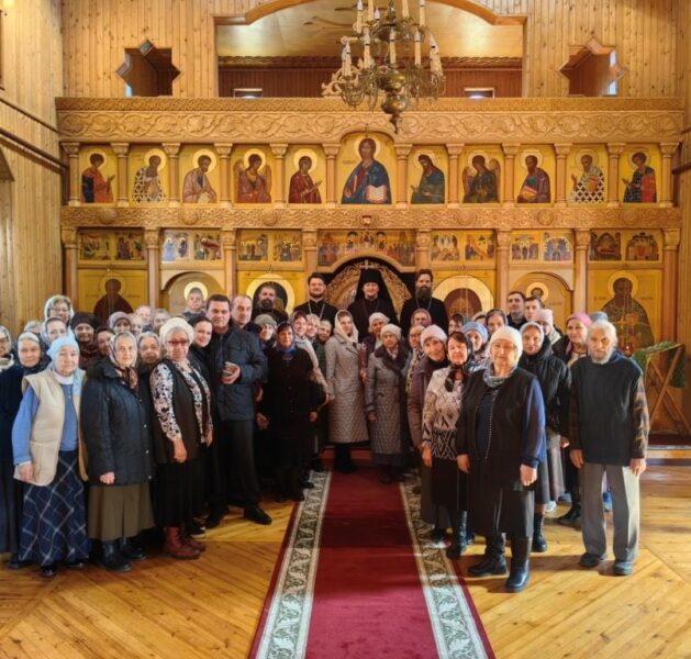 Епископ Тарусский Макарий совершил Божественную Литургию в храме Иоанна Кронштадтского г. Балабаново.