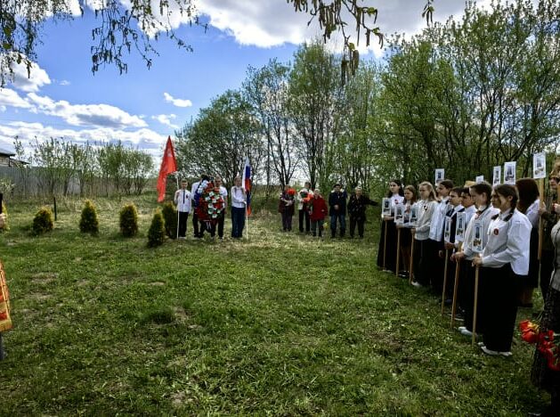 На Братской могиле в д. Тишнево состоялся торжественный митинг