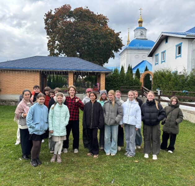 Учащиеся 6-7 классов Обнинской Свободной школы посетили приход храма Рождества Пресвятой Богородицы с. Тимашово