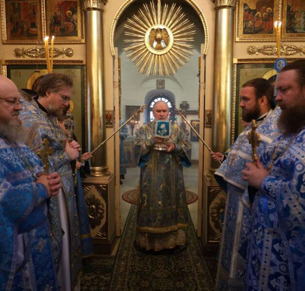 Митрополит Климент совершил Божественную литургию в храме Благовещения Пресвятой Богородицы в г. Боровск